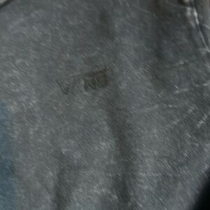 Cute tie shirt in washed black.